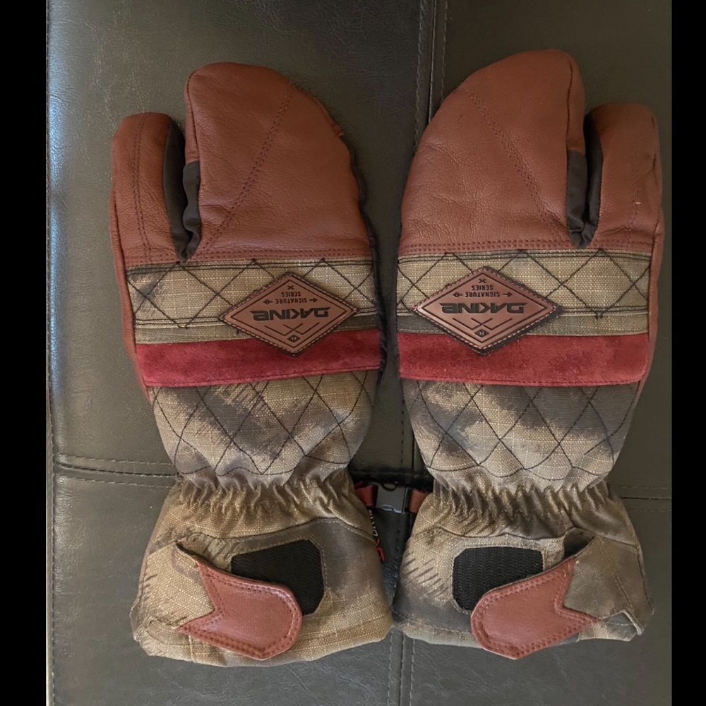 Worn twice Dakine Trigger Finger gloves